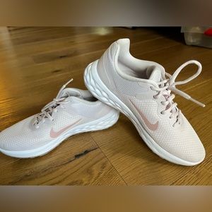Women’s Nike Running sneaker.